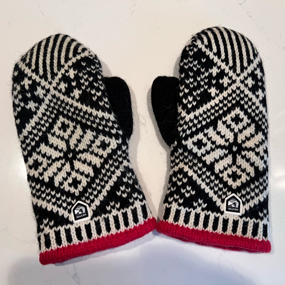 Hestra Black & White Fair aisle Wool Mittens
